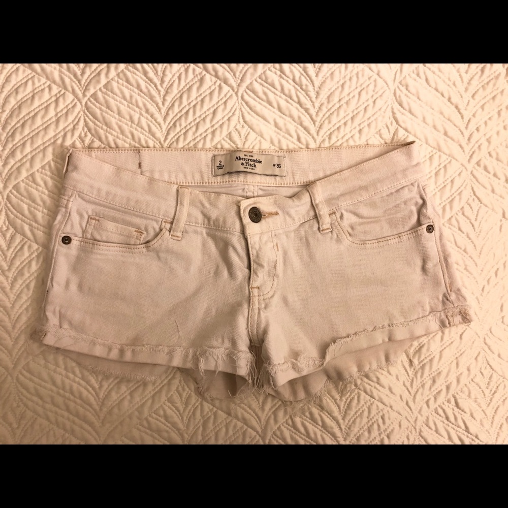White Abercrombie & Fitch shorts